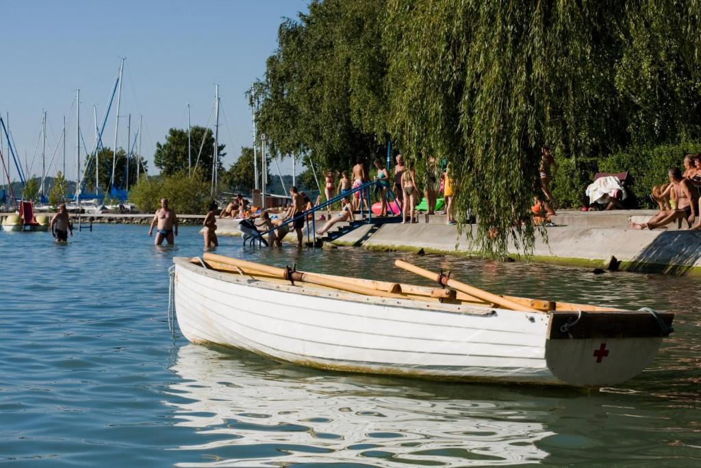 Club Aliga Retro Resort Balatonvilágos Eksteriør billede