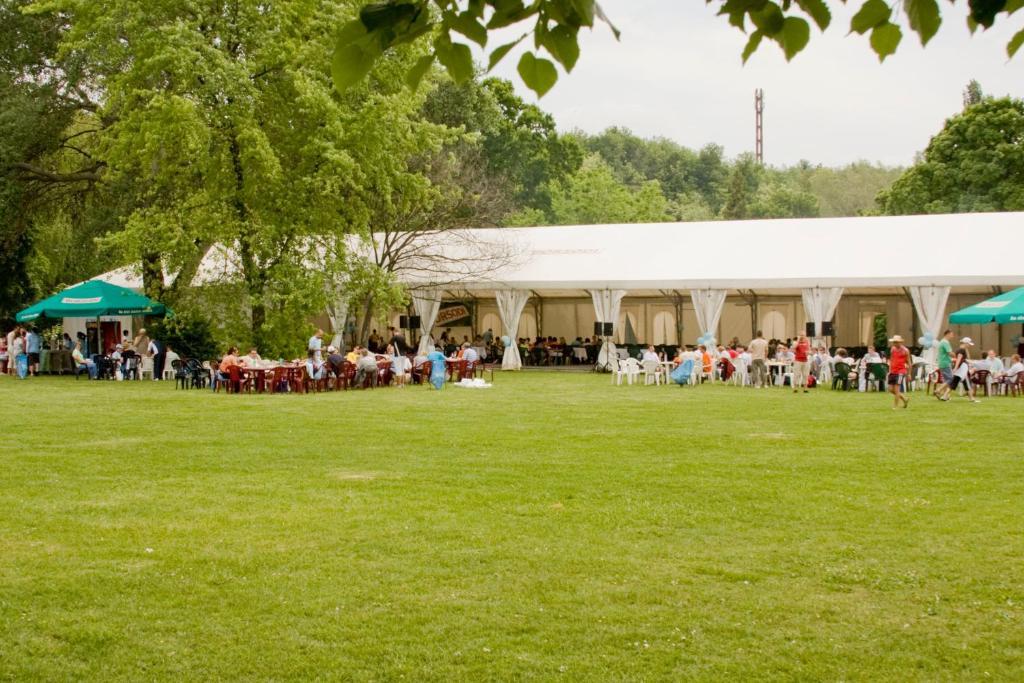 Club Aliga Retro Resort Balatonvilágos Eksteriør billede